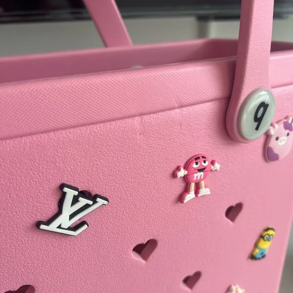 Limited Edition “Pink Hearts Valentine” Bogg Bag - Picture 2 of 10